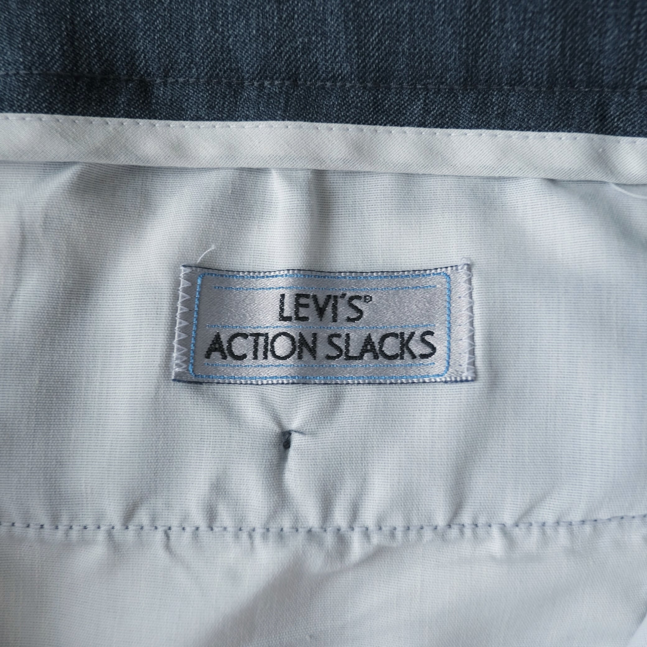 90s Levi'sアクションスラックス W34 L30 NAVY Levi's】90's Action Slacks W34 L30 Gray Navy Made in USA | RE:FOUND