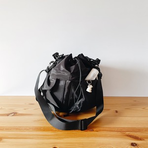 Out pocket drawstring bag (black)