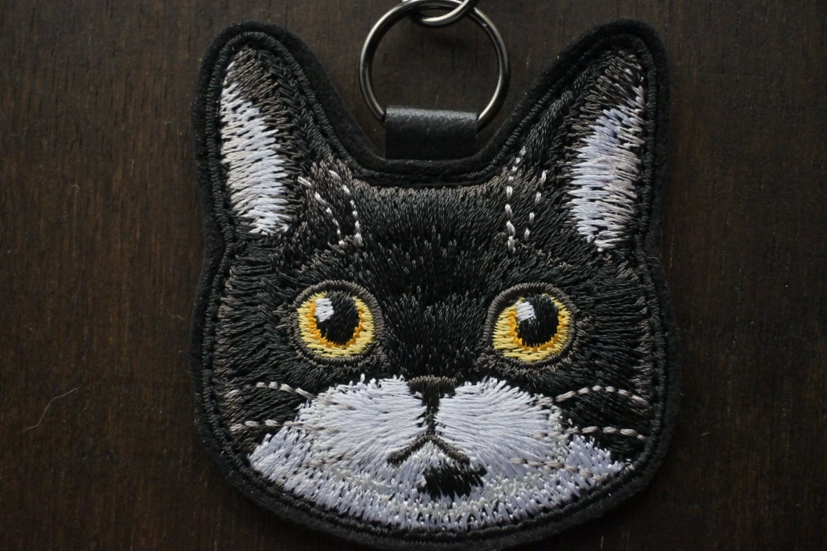 刺繍猫ちゃんのキーホルダー | 猫と暮らす洋裁店