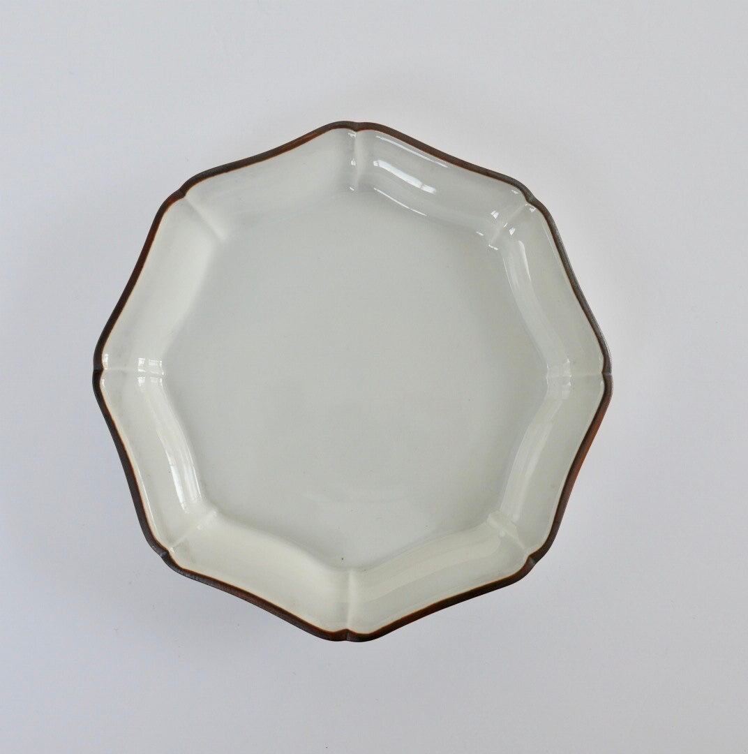 再入荷】【43019 / 30533】九谷の白 八角変形大皿/ Kutani White