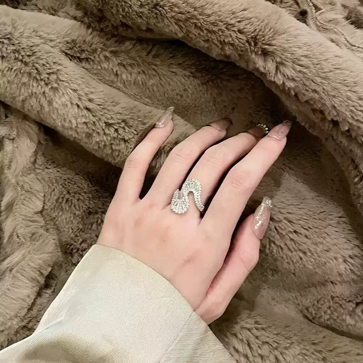 Rhinestone S-shaped Motif Ring V3659