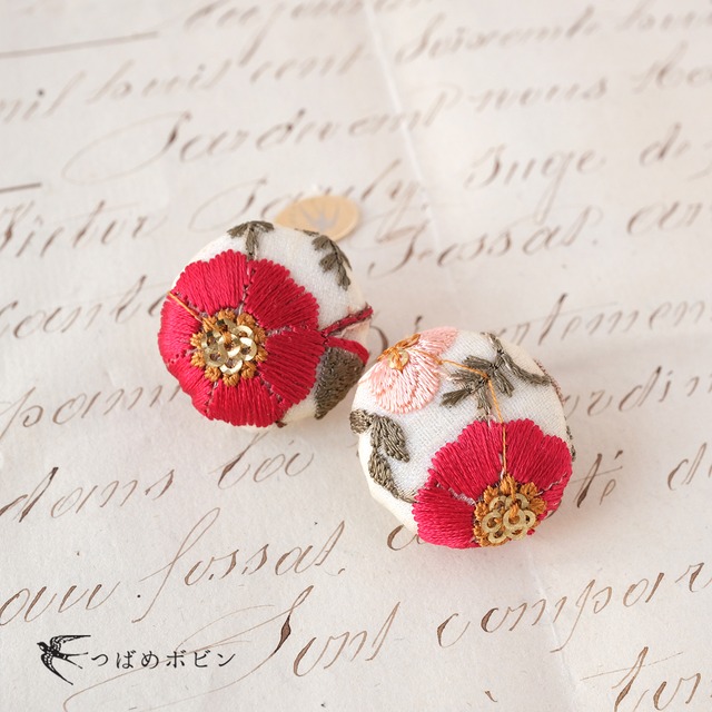サリーボーダーのクリップ◎アイボリーレッドグリーン／花C【つばめボビンのクリップシリーズ】