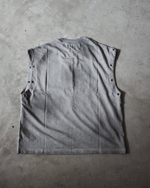 【TH4SWE】Dark Graphic Studded Distressed Tank Top