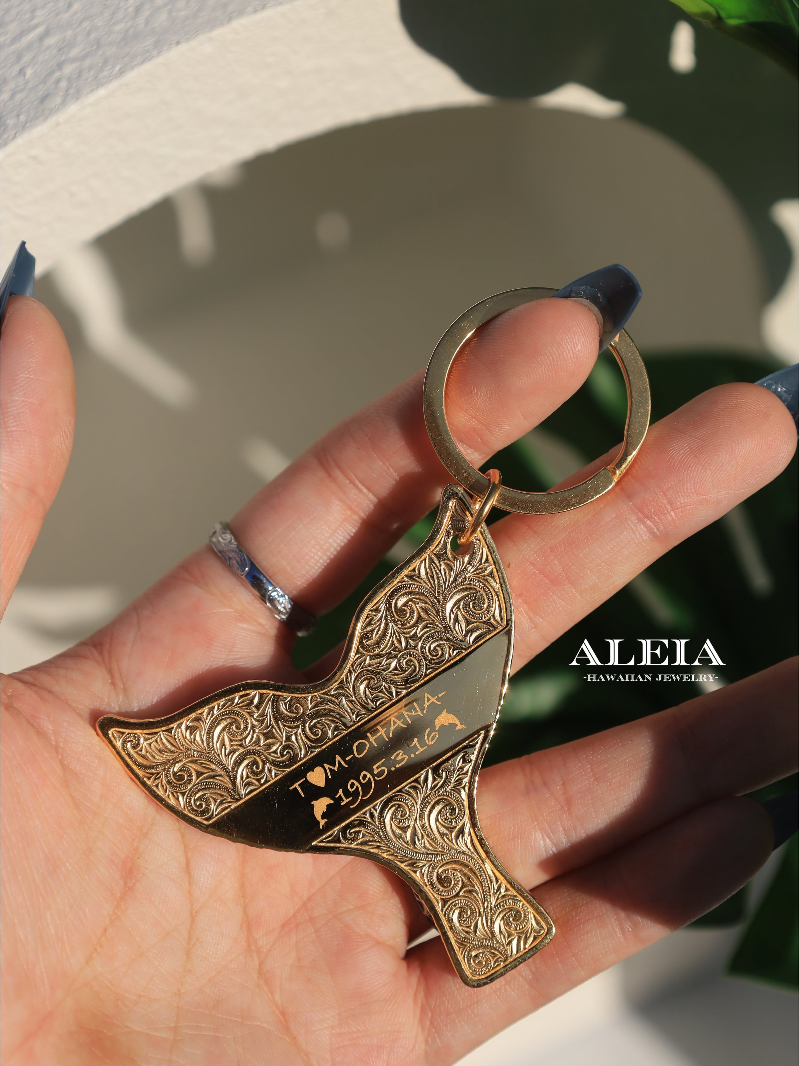 名入れ／メッセージ刻印無料】whale tail key ring [316L]ハワイアン