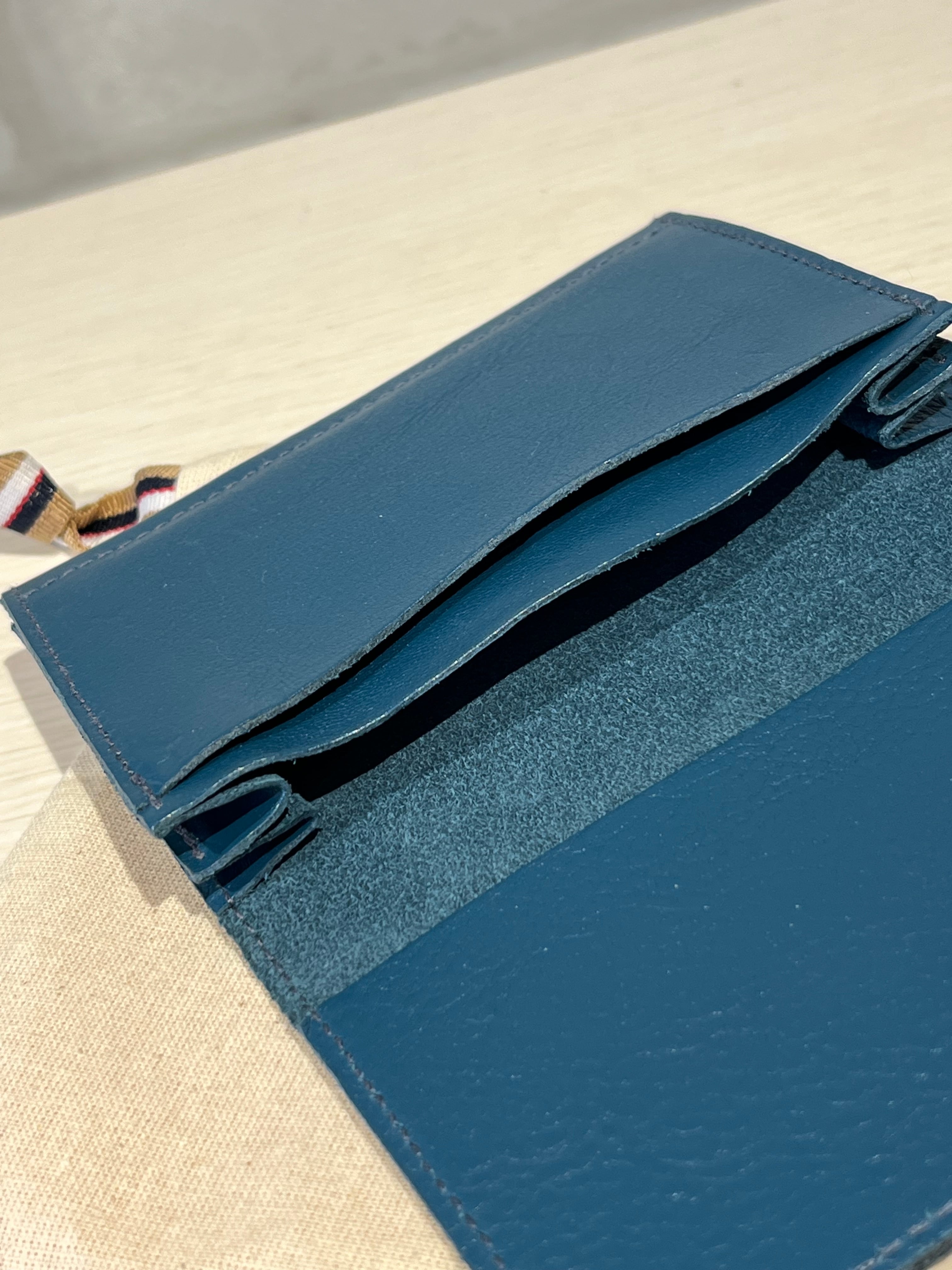 限定カラー】IL BISONTE/54_1_54252309460/カードケース(フォレスト