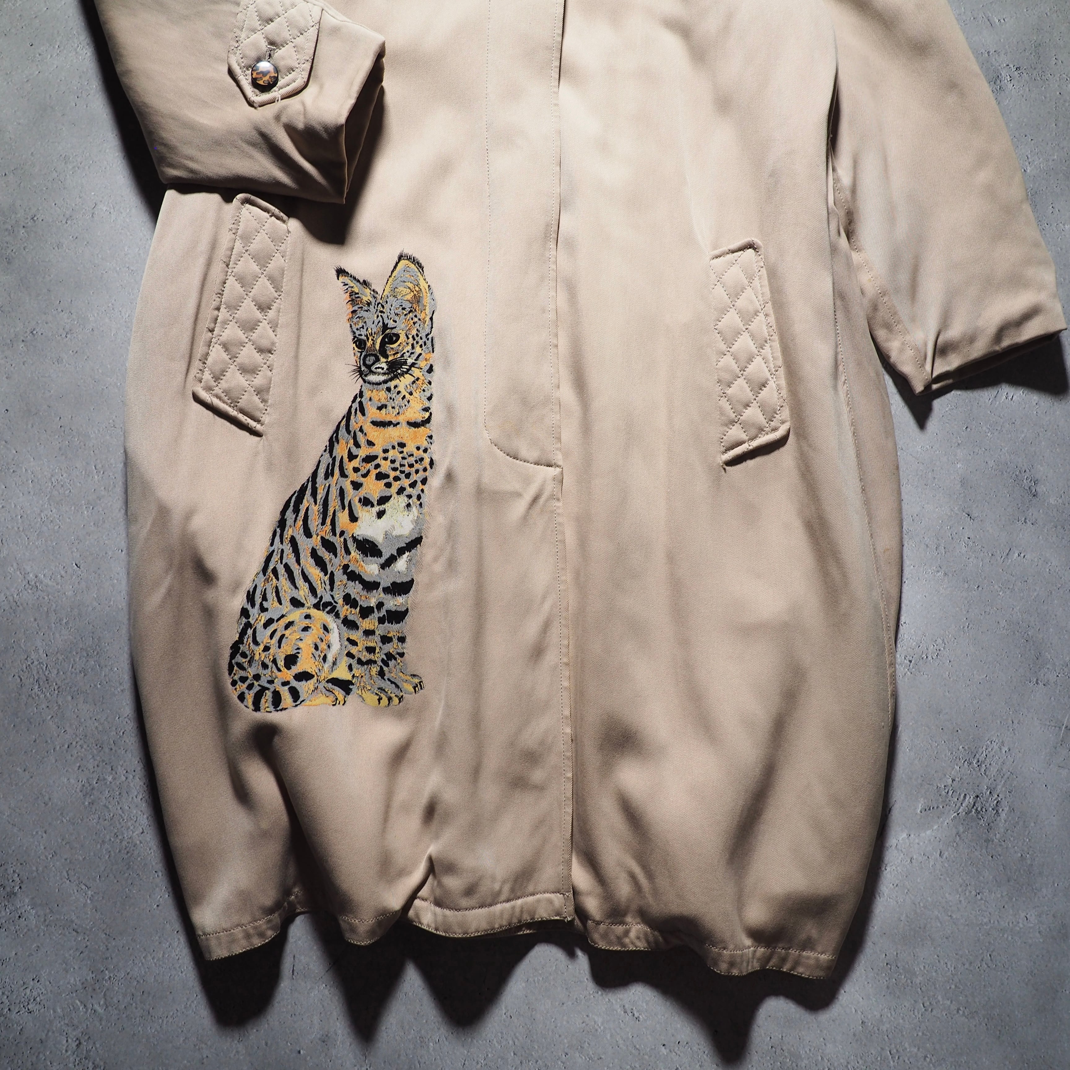 1990s Animal hand painted × Brilliant lining vintage long coat