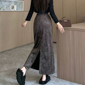 【送料無料】 ロングスカート 2色 ペンシルスカート マキシ丈 ストレート Iライン スリット 厚手 ベロア 裏起毛 あったか かわいい 大人可愛い きれいめ シンプル カジュアル 大人 上品 おしゃれ お洒落 こなれ感 コンサバ系 ラフ 抜け感 モード系 エレガント レディライク 無地 冬 30代 40代 レディース 女性用 ママ服 デート お出かけ お呼ばれ 休日 アウトドア お茶会 女子会 授業参観 誕生日会 二次会 着回し 普段使い ファッション コーデ スタイル 楽ちん 暖かい 定番 垢抜け