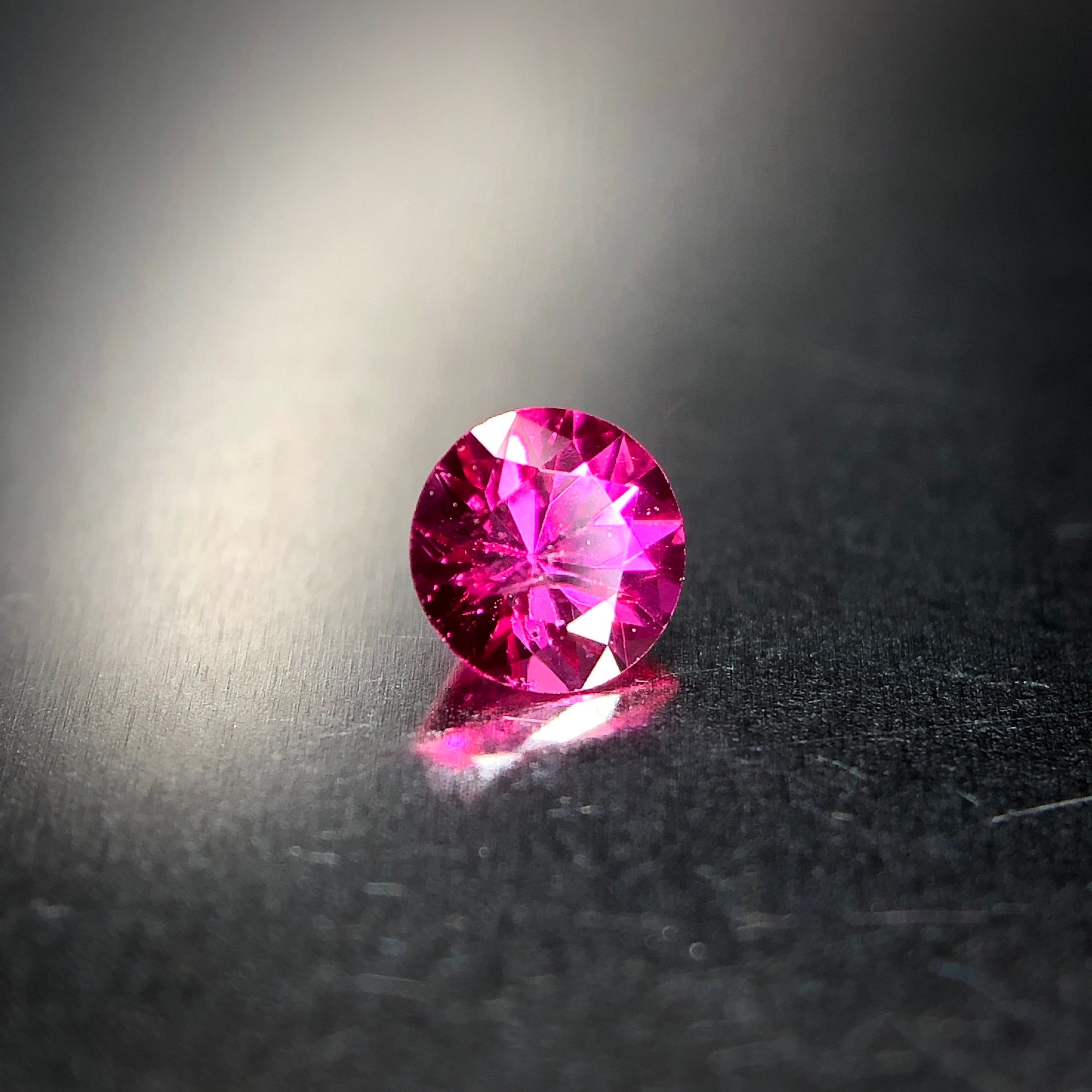 ネオン溢れるホットピンクカラー 0.13ct タンザニア産 天然 アヤナ