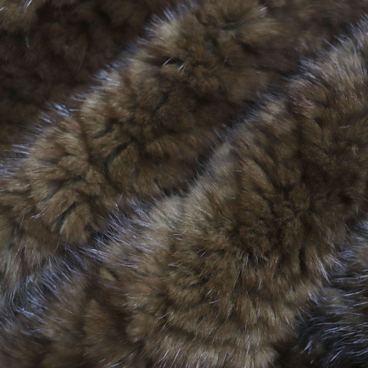 タグ付属★LOU ANDREA★ラビット毛皮ファーブルゾン★ピンクベージュ タグ付属☆LOU ANDREA☆ラビット毛皮ファーブルゾン☆ピンクベージュ