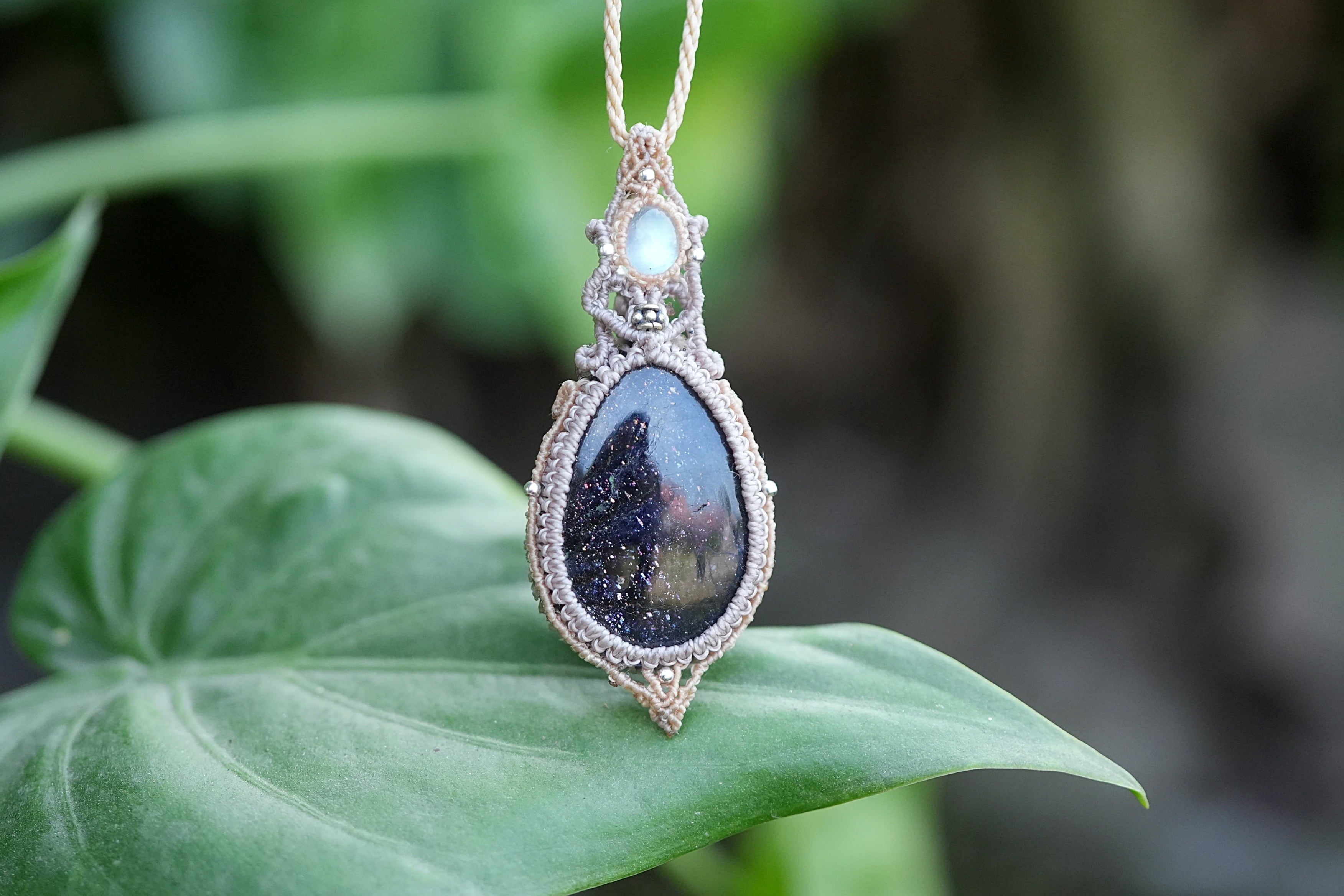 月と宇宙☆moonstone iolite sunstone マクラメネックレス1939 | Funky