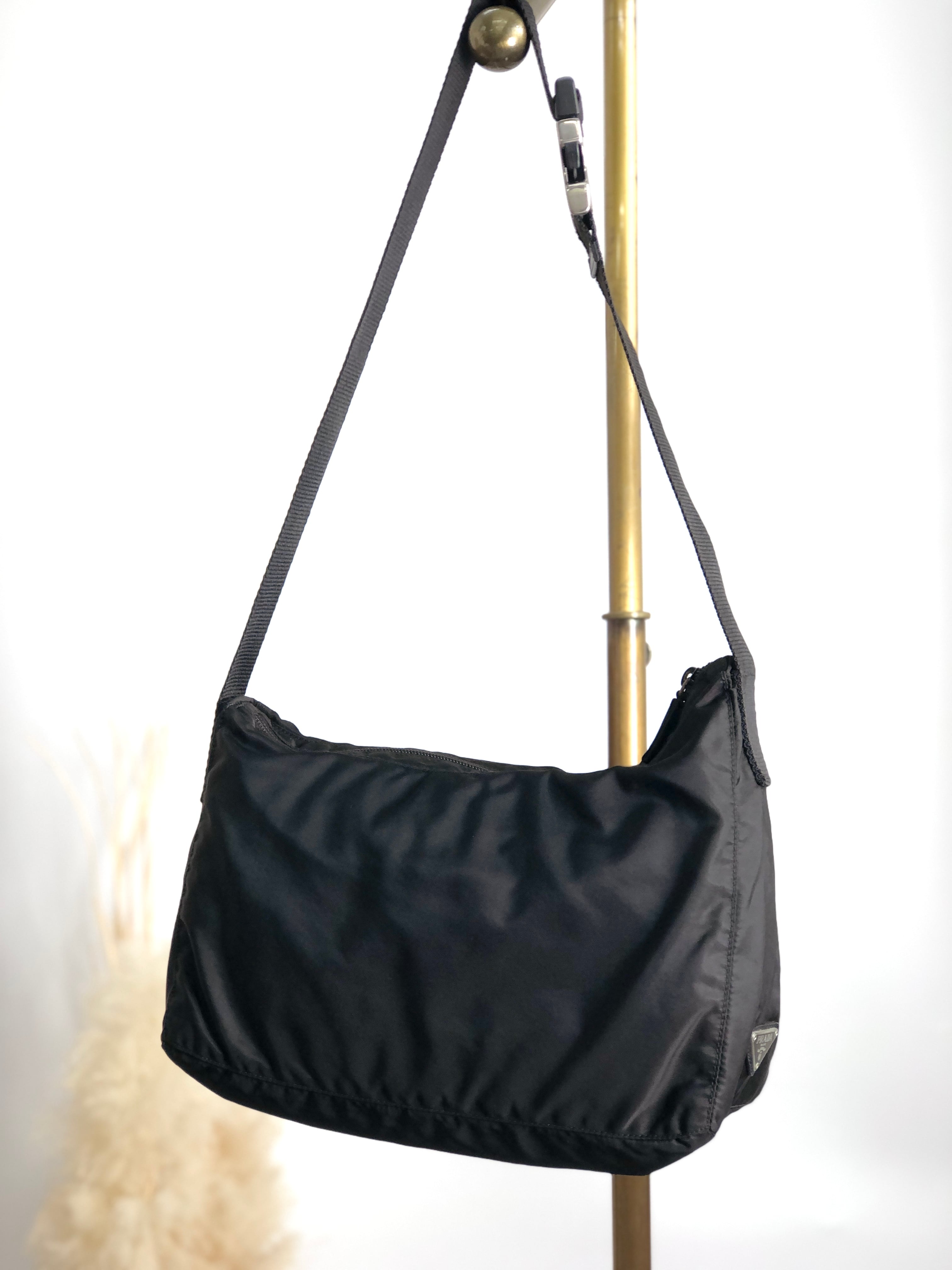 PRADA プラダ ショルダーバッグ ブラック トライアングルロゴ サイド ナイロン バックル セミショルダー vintage ヴィンテージ オールド ghmuwb