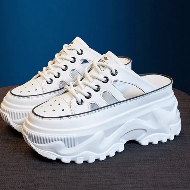 【送料無料】 サンダル 2色 スニーカー風 靴 シューズ ゴツゴツ 厚底 タンクソール 編み上げ レースアップ 靴ひも PU 可愛い 大人可愛い きれいめ シンプル カジュアル コンサバ 華やか 大人 上品 おしゃれ 主役級 こなれ感 高見え 無地 夏 レディース 女性用 20代 30代 40代 デート お出かけ 女子会 お呼ばれ 休日 お茶会 授業参観 垢抜け デイリーユース 普段使い ファッション コーデ スタイル 楽ちん 歩きやすい 美脚 脚長 定番 スタイルアップ ホワイト ブラック 大人カラー