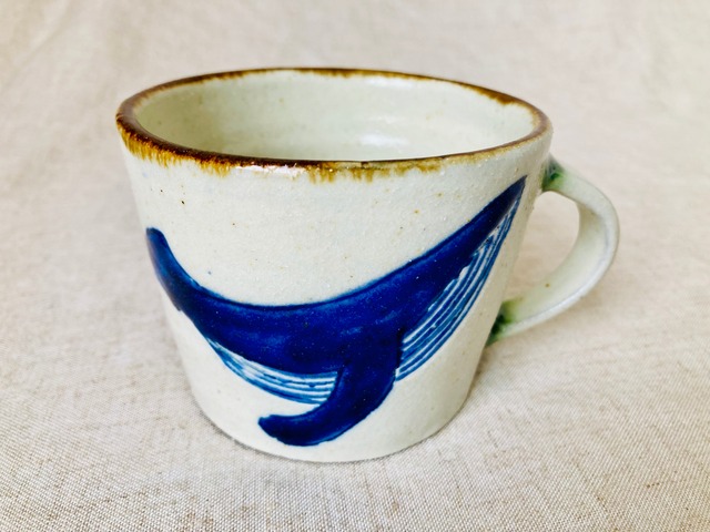 やちむん　クジラ・マグカップ（やちむん工房mug）