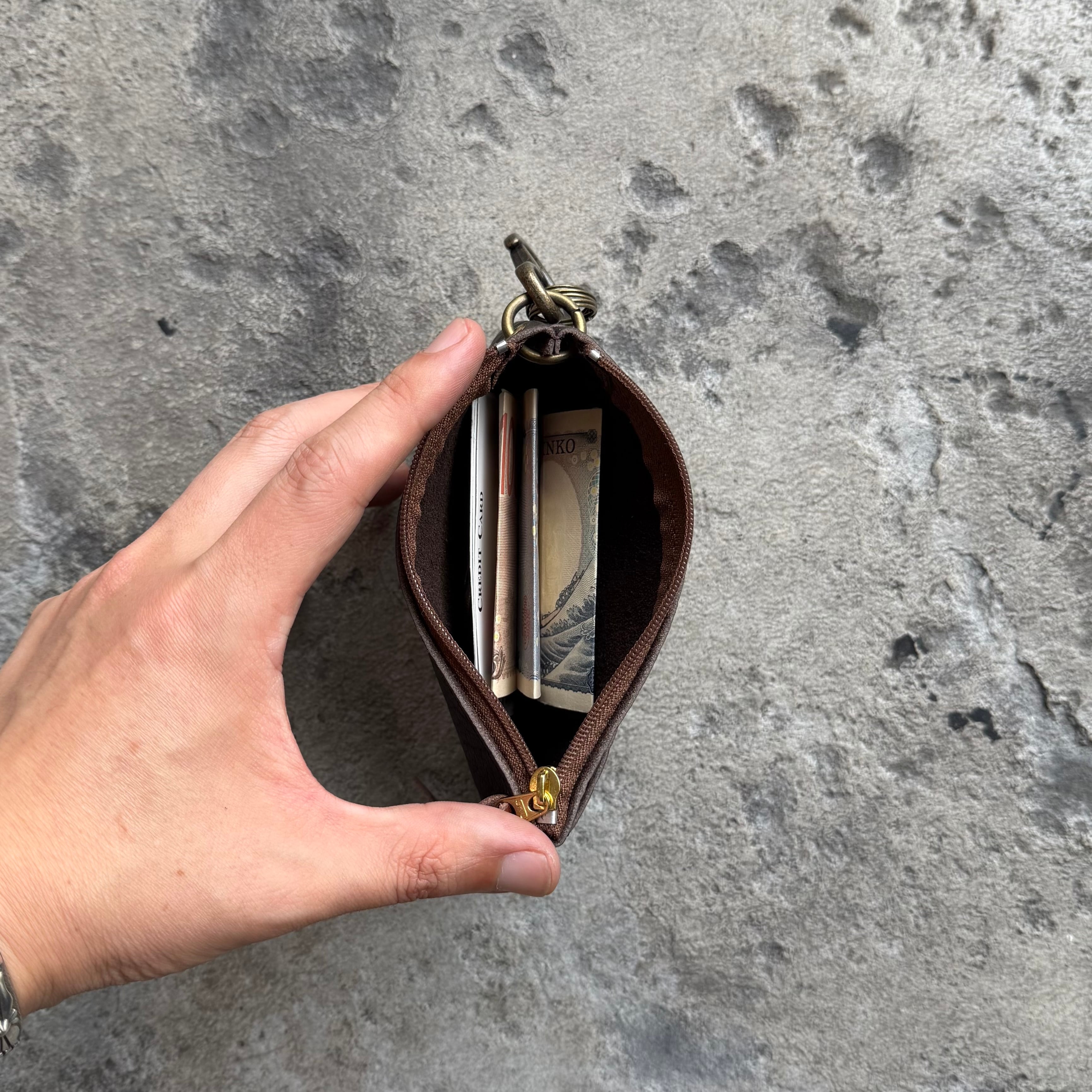 投げ銭　文字入り　外枠付　大 　金鋲　３７　バッシー 限定商品】コインケース EM2 ラージ バッファロー | ケイシイズ 【公式