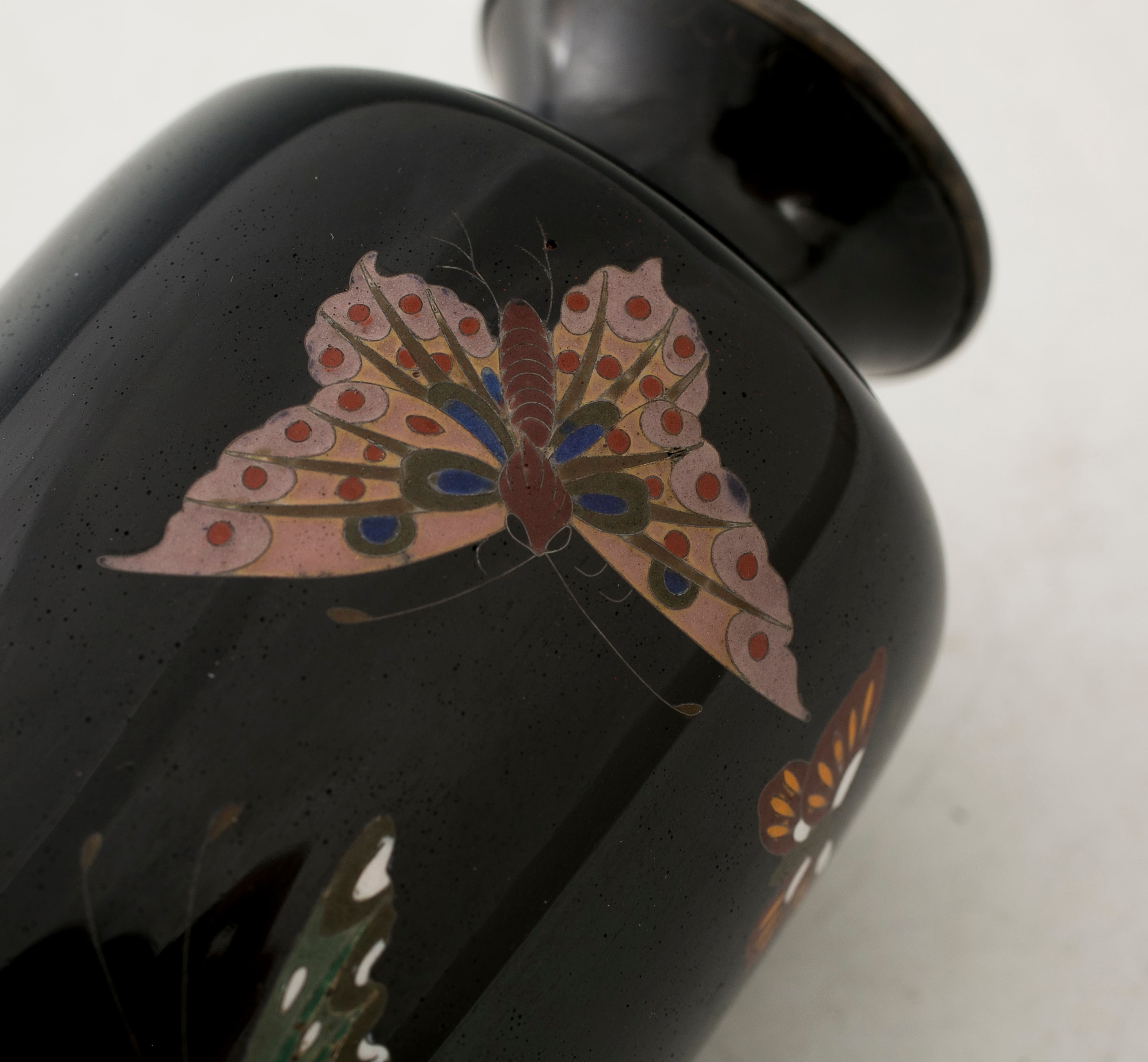 七宝焼 花瓶 蝶文 小ぶり 有線七宝 茶道具 インテリア オブジェ