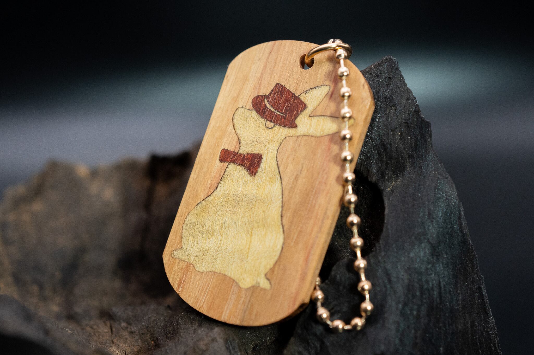 【 木材の女王】チューリップウッド ドッグタグ 象嵌 三月ウサギ