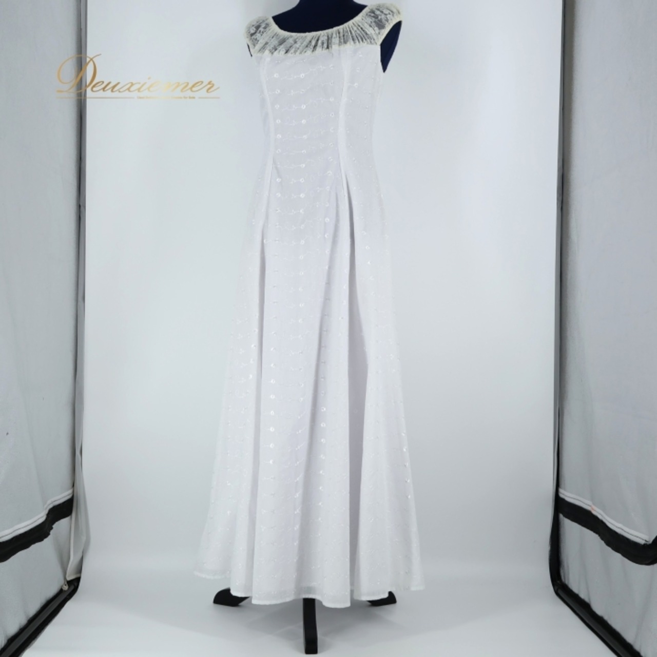 フラダンス 衣装 ワンピース ドレス ホワイト系 CC Fashions ハワイ製 かわいい 刺繍 レース 花柄 フレア ワンカラー オールホワイト ノースリーブ 大人っぽい さわやか 軽やか 上品 透け感 白 フラ ダンス レッスン 練習 フラダンス衣装 ハワイ製 大人用 ドレス ワンピース おしゃれ 衣装 レディース フレアドレス 白ドレス お呼ばれ 刺繍ドレス