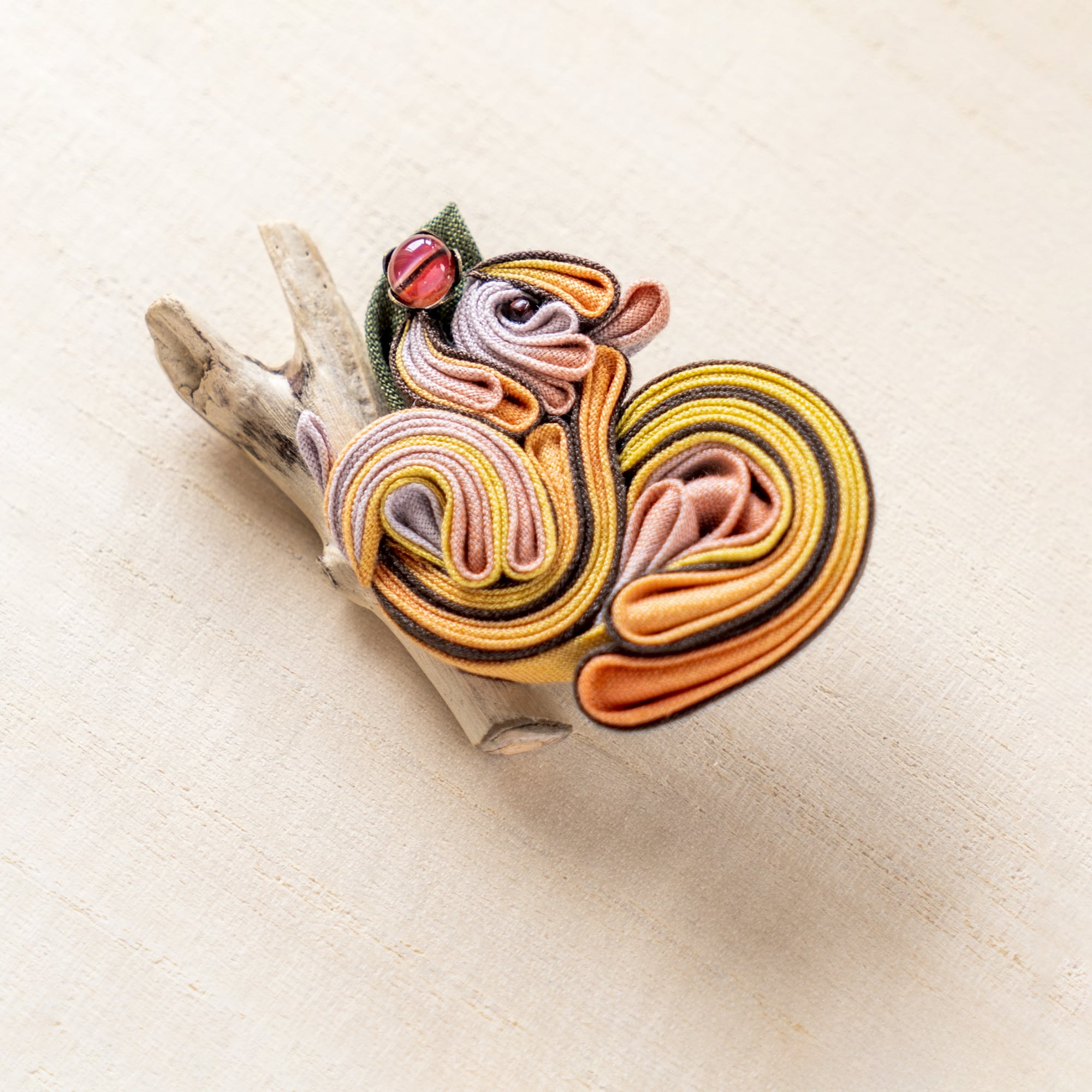 リス」ブローチ | RISU