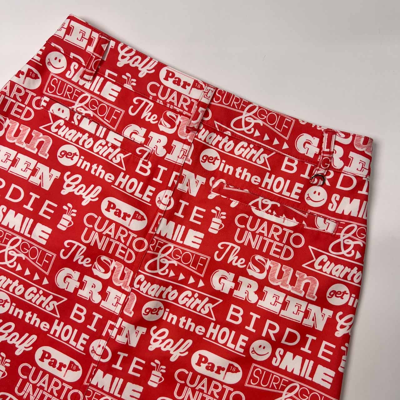 Cuarto UNITED クアルトユナイテッド 英字 総柄 ストレッチ ミニ スカート サイズ L /ゴルフ/レディース/赤系
