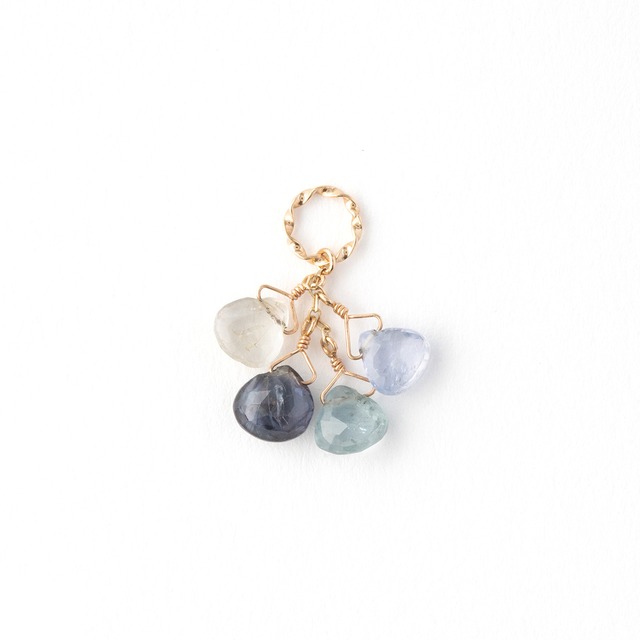 マルチサファイヤ4石チャーム【翠雨】/K10YG