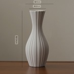 くびれ縦筋花瓶 リブ模様花瓶 白い花瓶 セラミック花瓶 モダン花瓶 ストライプ花瓶 デザイン花瓶 インテリア花瓶 おしゃれ花瓶 陶器花瓶 スタイリッシュ花瓶 エレガント花瓶