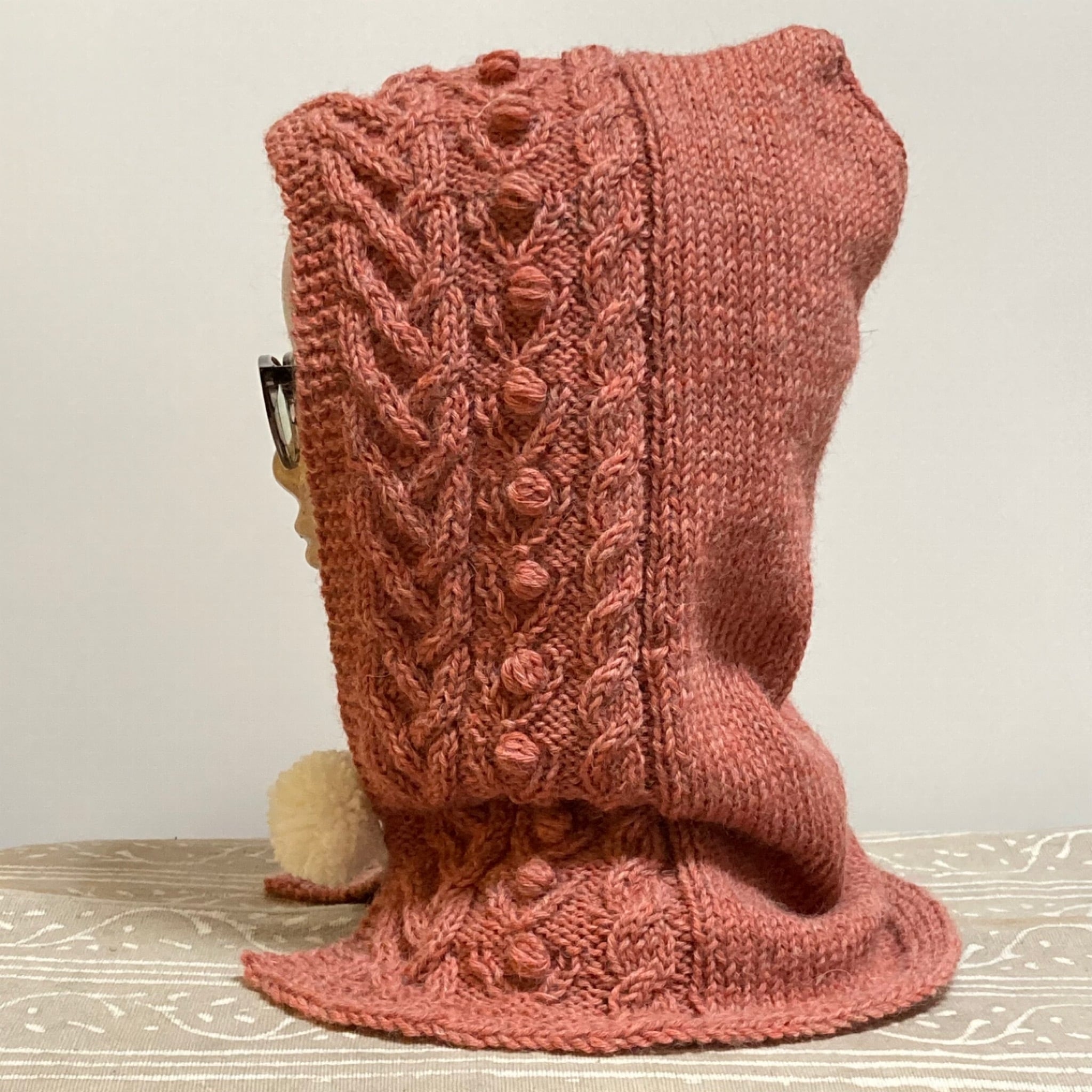 ボップルとケーブルのアラン模様のバラクラバ | Pay ID