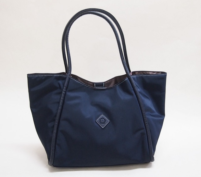 ショルダー 軽量B5サイズ日本製の撥水ナイロンショルダーバッグ　オンリー