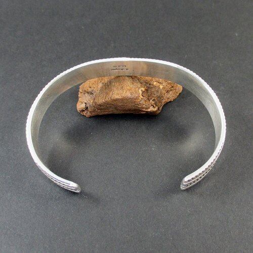 Navajo ブレスレット Bruce Morgan：チゼルワーク シルバー カフ