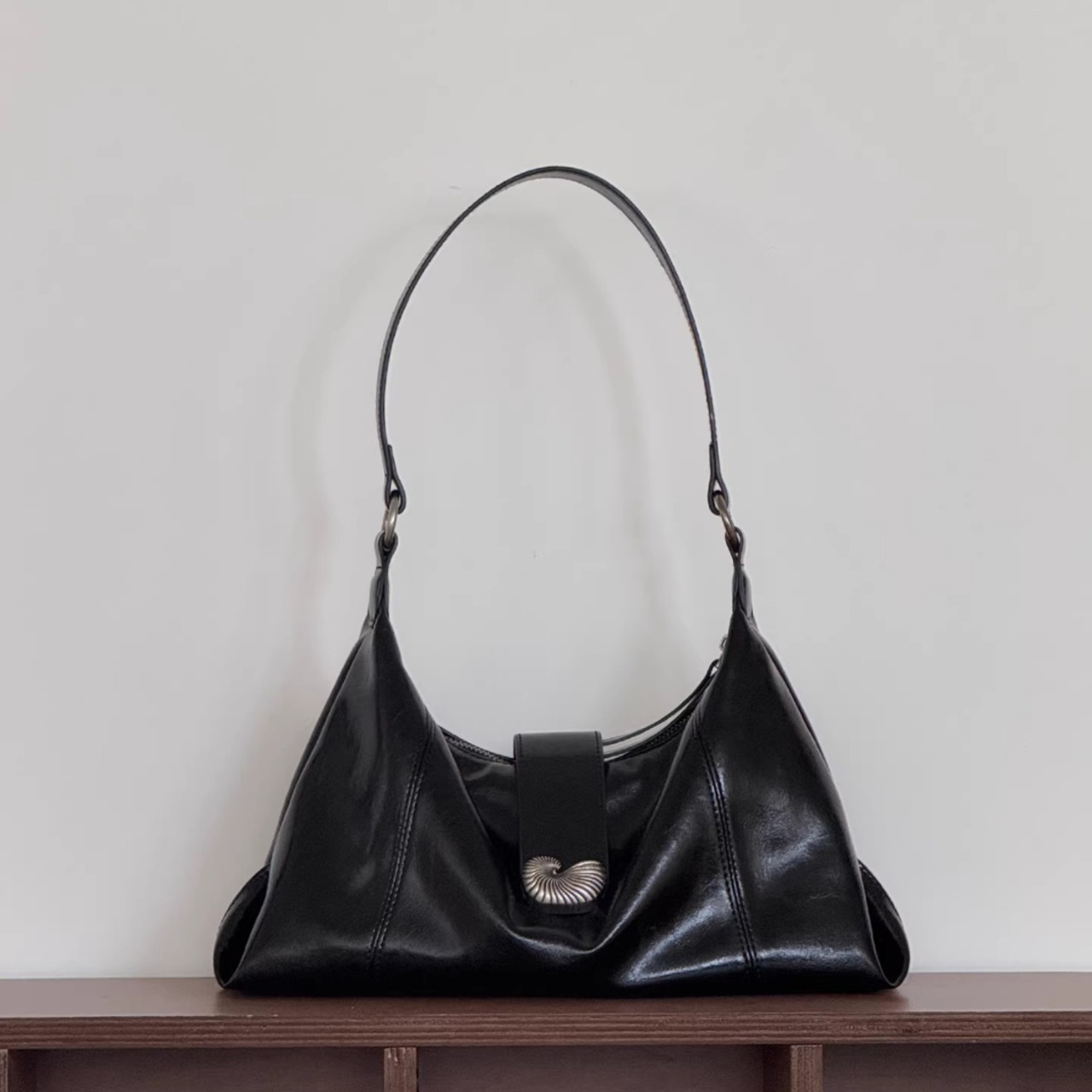 Minimalist Underarm Tote Bag – Elegant Black Shoulder & Crossbody Work Bag (ME306)