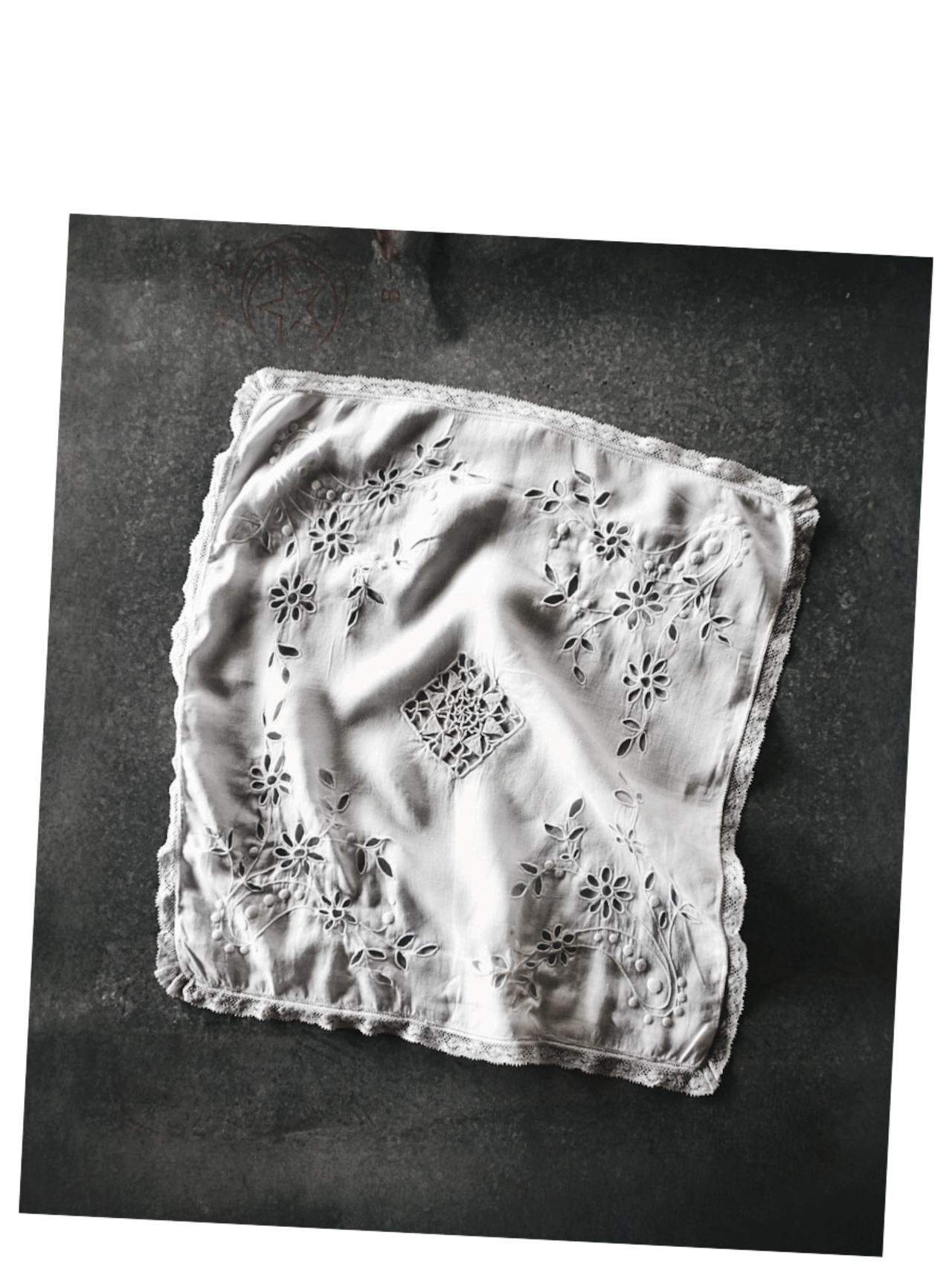 フランス 麻ローン 白星と白花の小宇宙とクッションカバー アンティーク