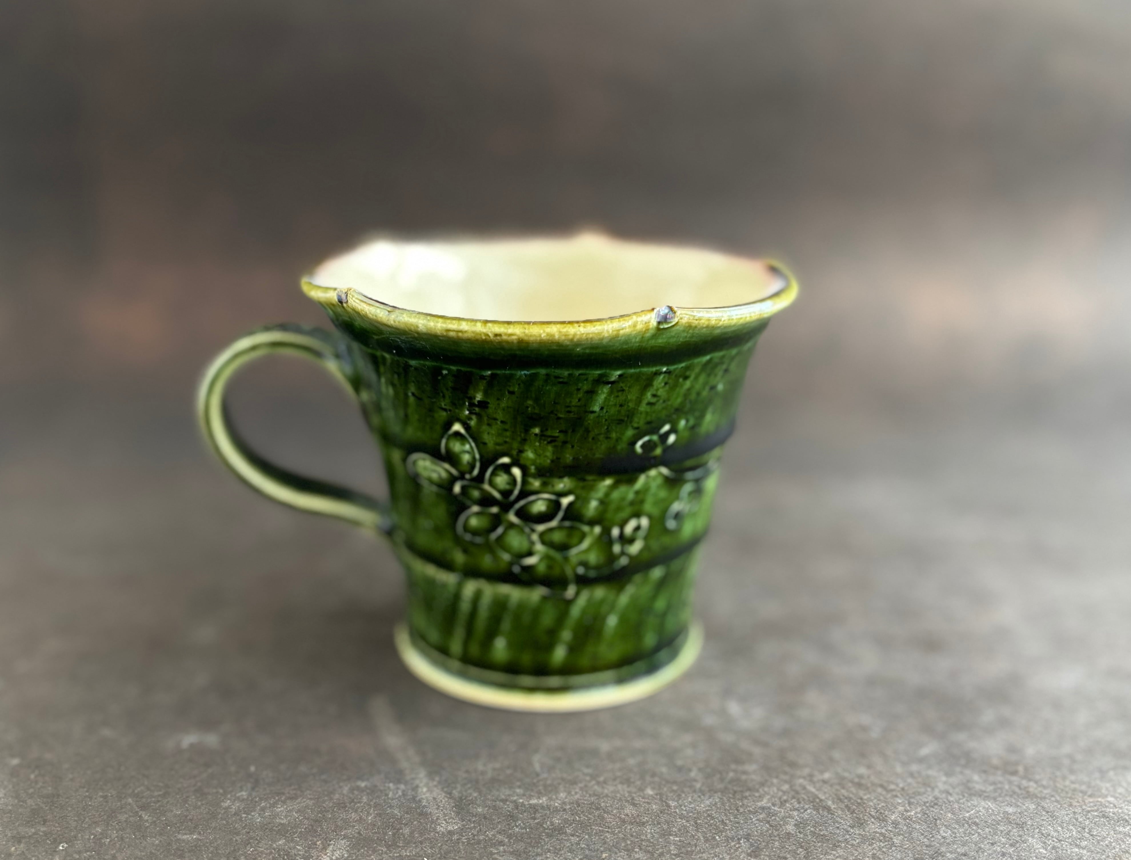 土和のルリエフ　織部お花形マグカップ