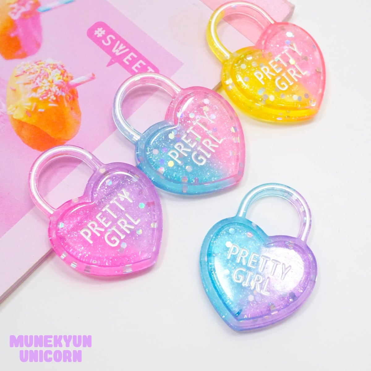 O047 【10個】ラメ入り ハート 南京錠 チャーム デコパーツ