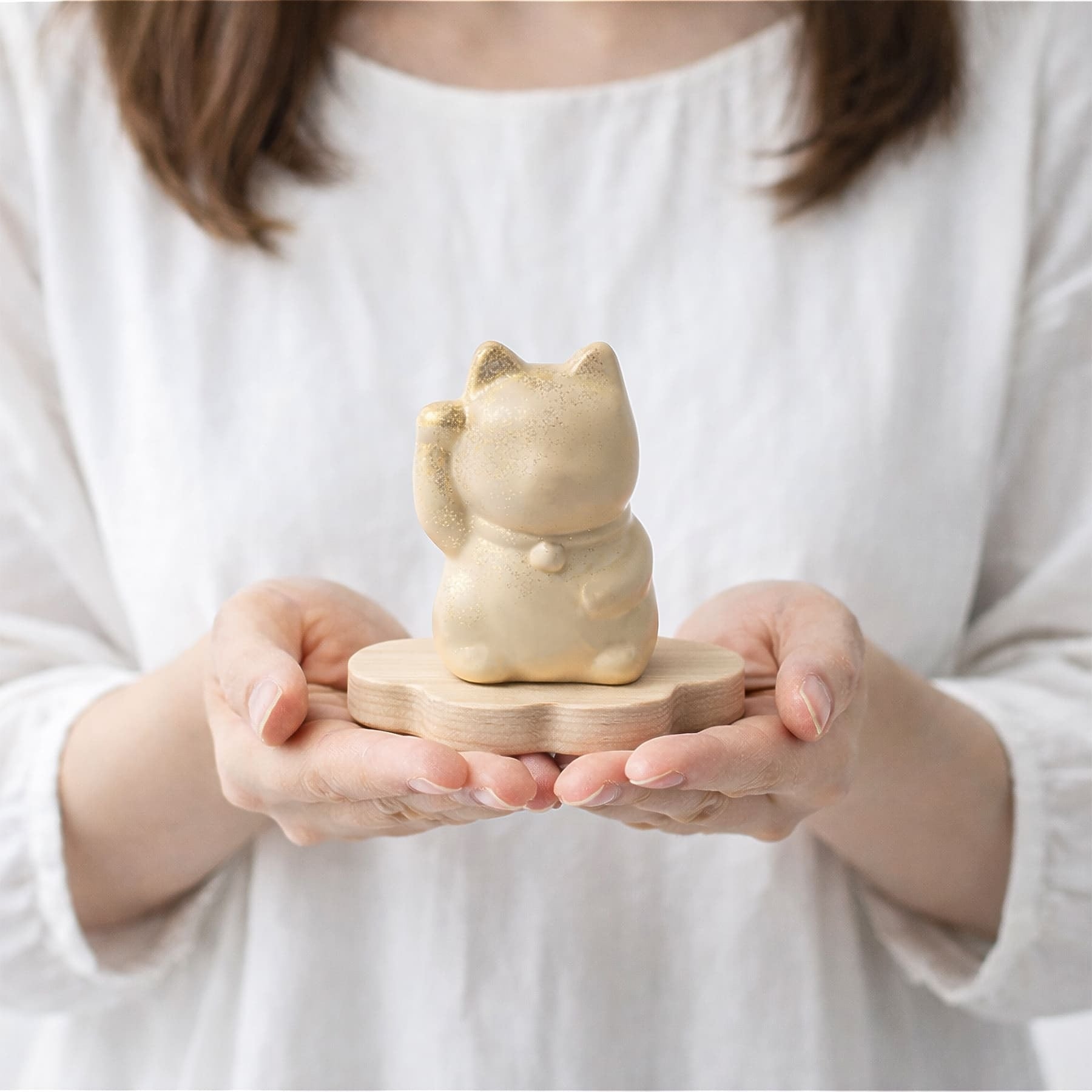 maneki maneki 】招き猫 漆 URUSHI ［ 金の右手 ］ まねき まねき