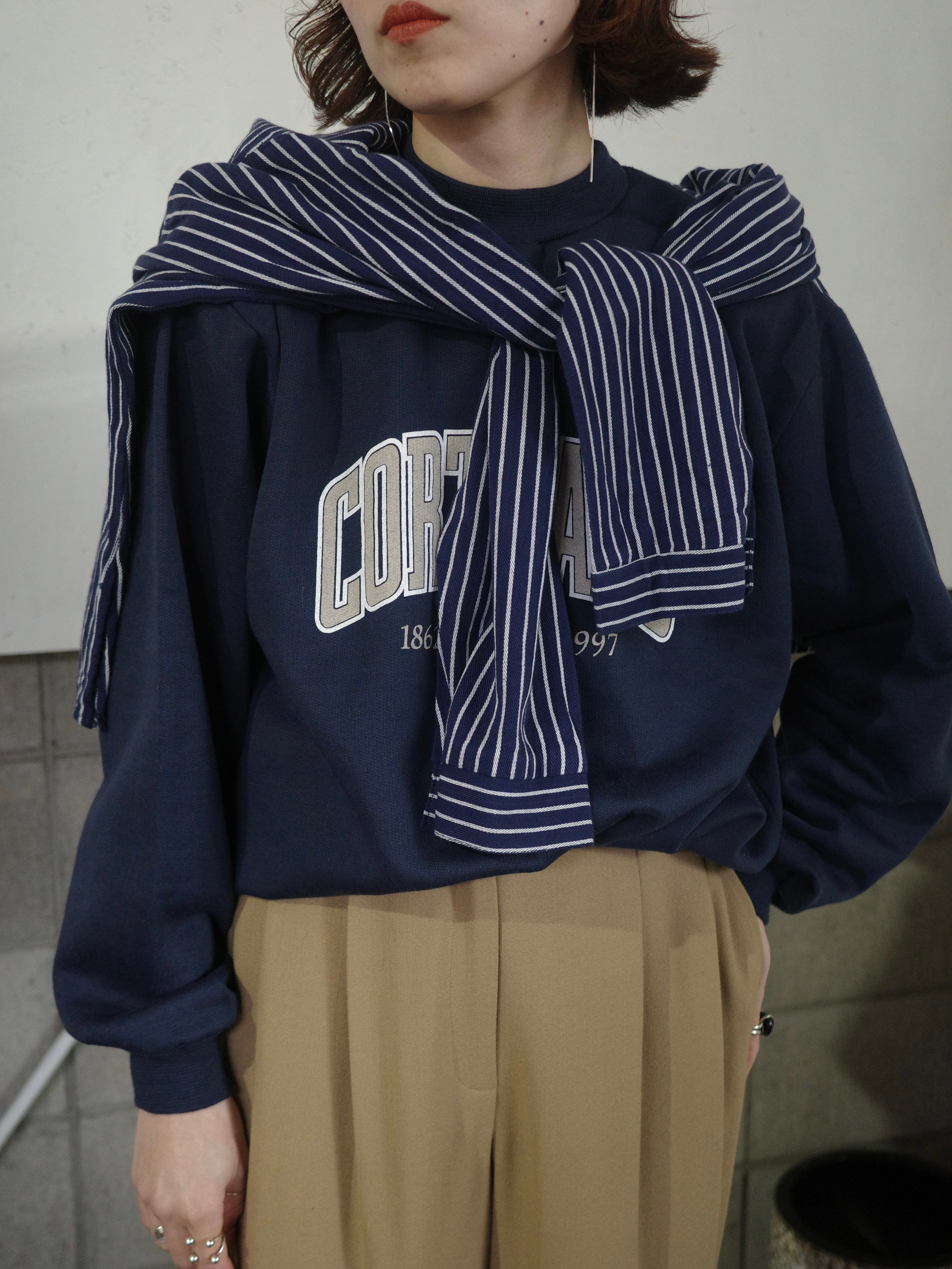 〈vintage〉"cortland" navy sweat