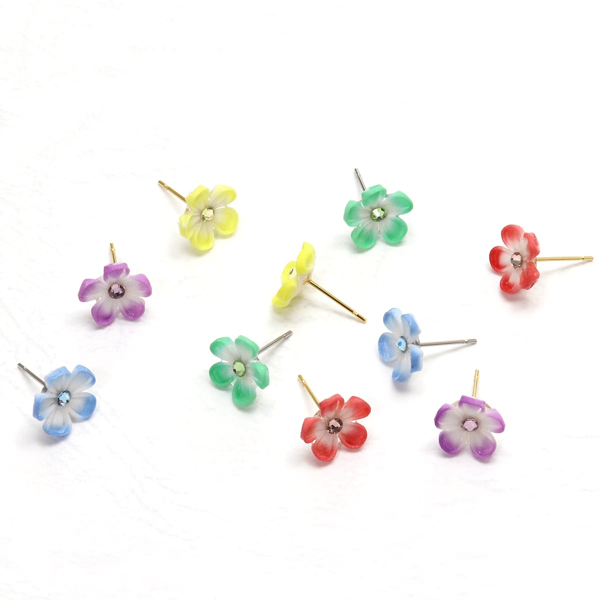 つまみ細工ピアス*<エメラルド>スタッドピアス サージカルステンレス