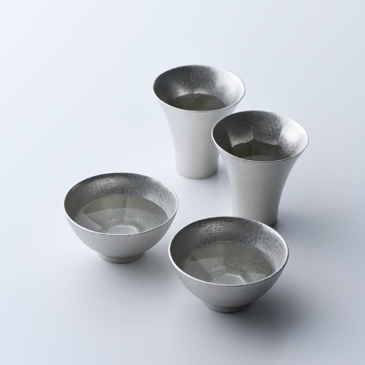 錫製酒器》鋳錫 吉祥紋酒器 梅紋ぐい呑み（ラッパ型）｜銀雅堂 | 生活