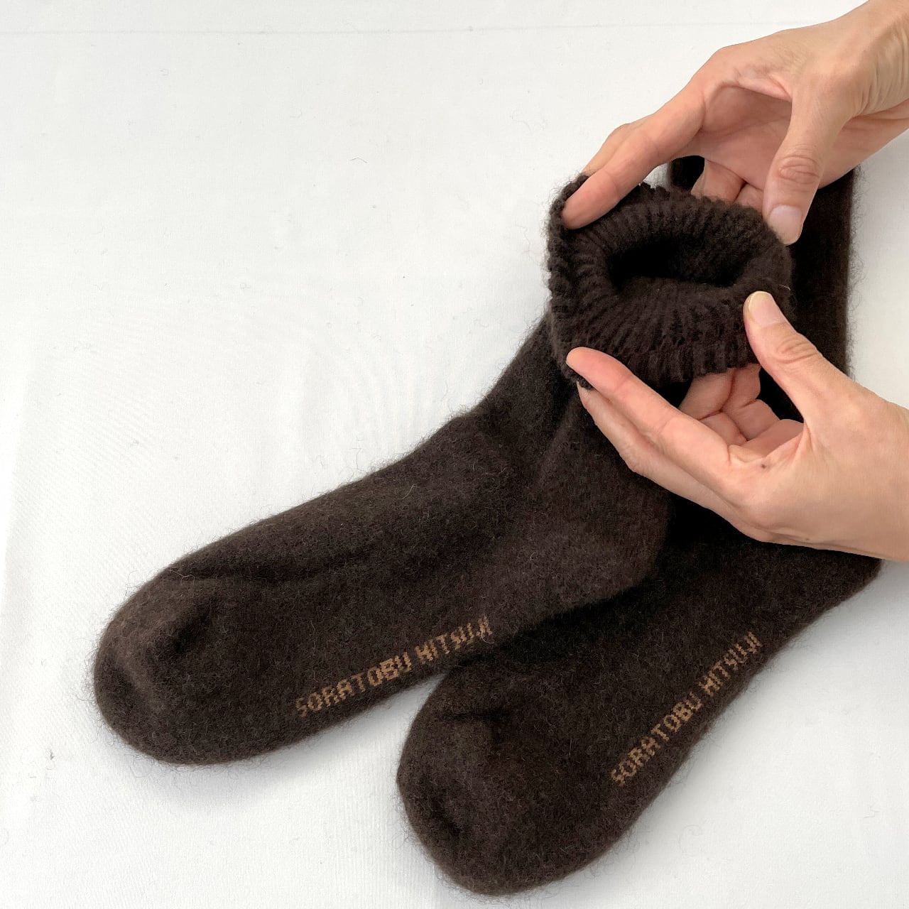 ヤクの靴下／毛100％タイプ｜こげ茶 | 空飛ぶ羊 BASE webshop