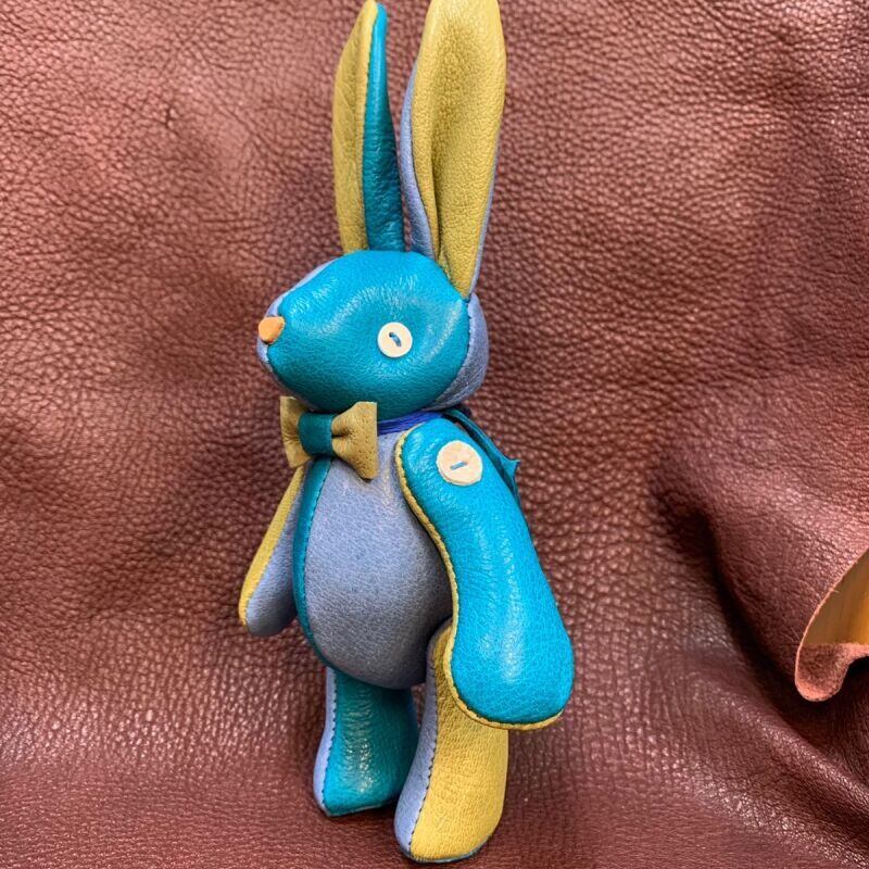 ジビエレザー鹿革ベルラビ★端革を使ってアップサイクル「ベルズラビット」写真の1点販売です　ピスタチオ&ブルー系