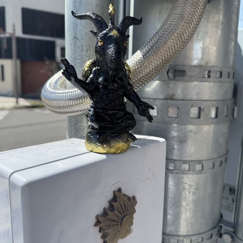 古代魔術、神秘主義、悪魔崇拝の象徴 バフォメット像のソフビ