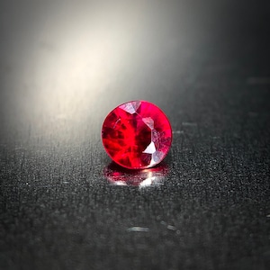 深い”真紅”の輝き 0.09ct 天然 ルビー