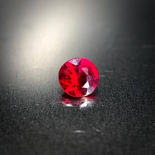 深い”真紅”の輝き 0.09ct 天然 ルビー