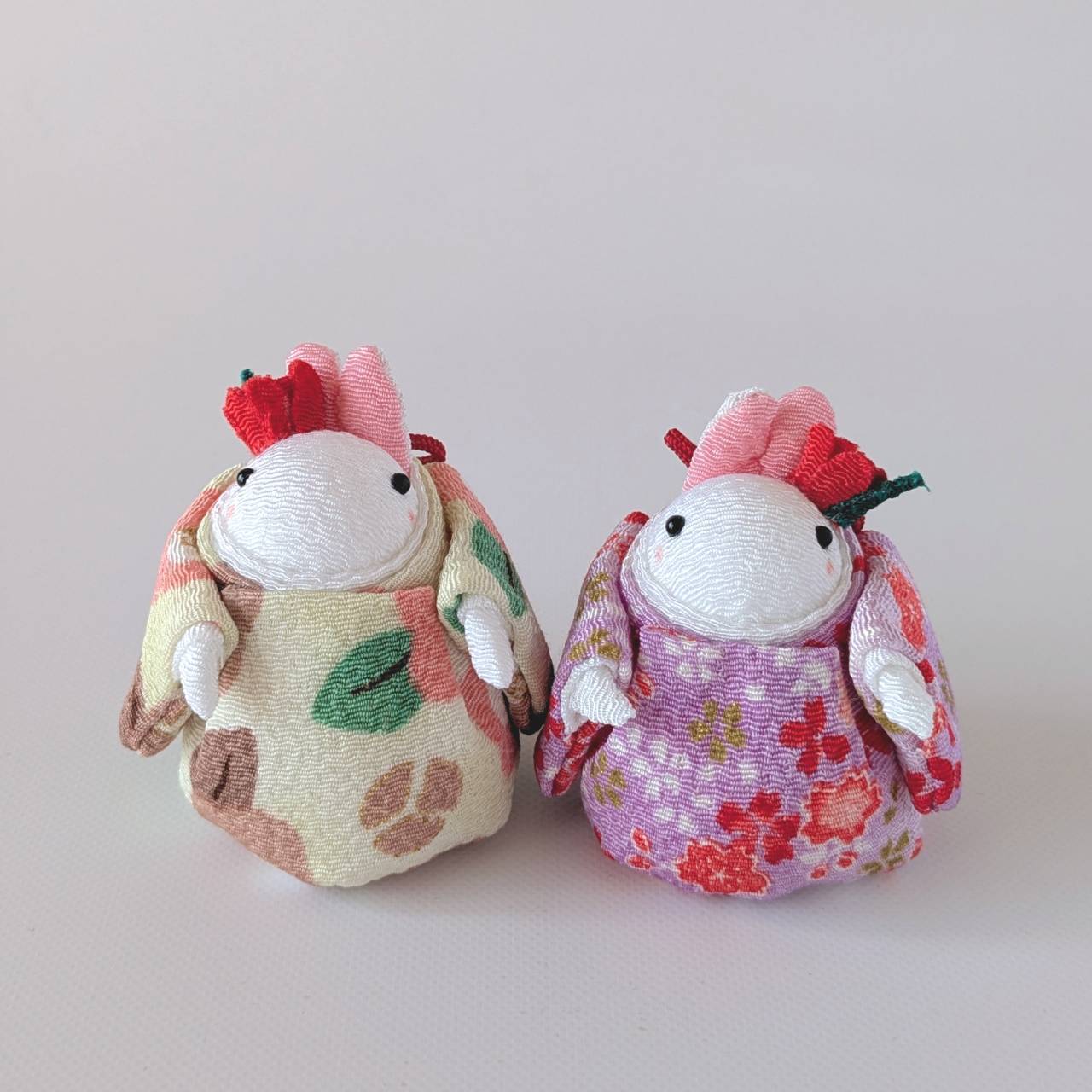 椿うさちゃん 椿の花飾り ちりめん生地