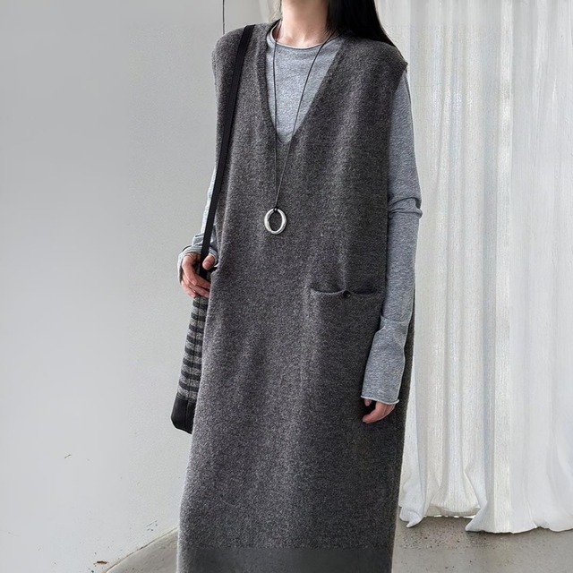 Vネックバックボタンニットベストワンピース　A01805