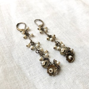 Pearl Flower Motif Dangle Pierced Earrings / パールフラワーモチーフピアス