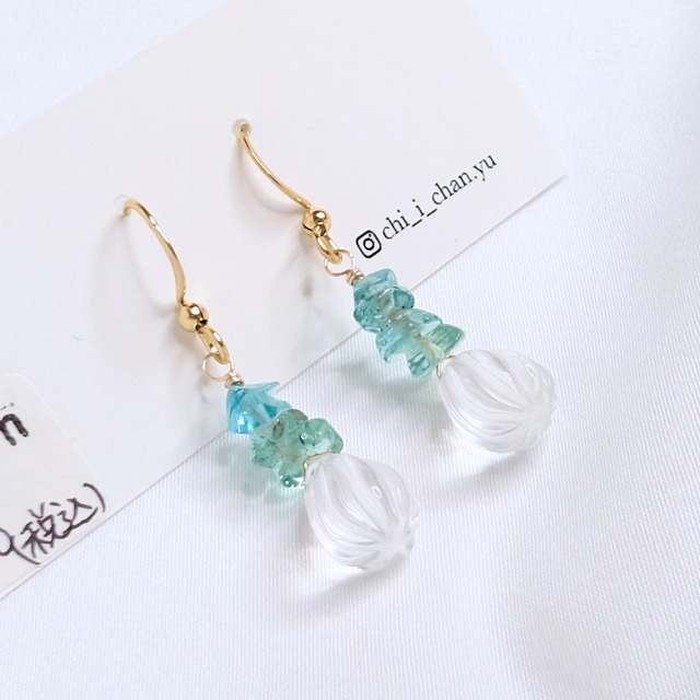 ピアス 水晶×アパタイト 天然石 メロンドロップカービング クリア×ブルーグリーン サージカルステンレス│イヤリング変更可│CC-027