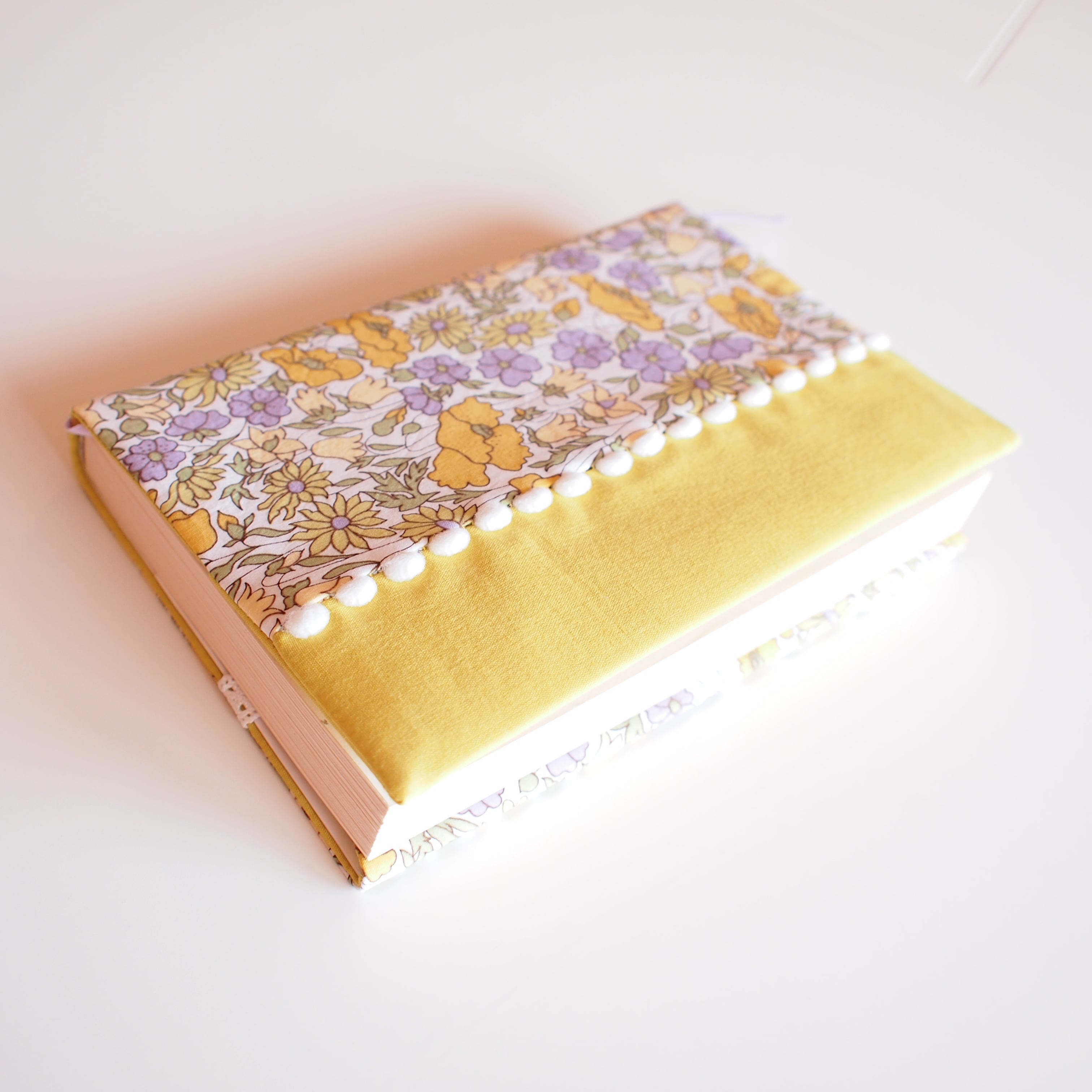 リバティプリントのイエロー系花柄ブックカバーno.1 文庫サイズ