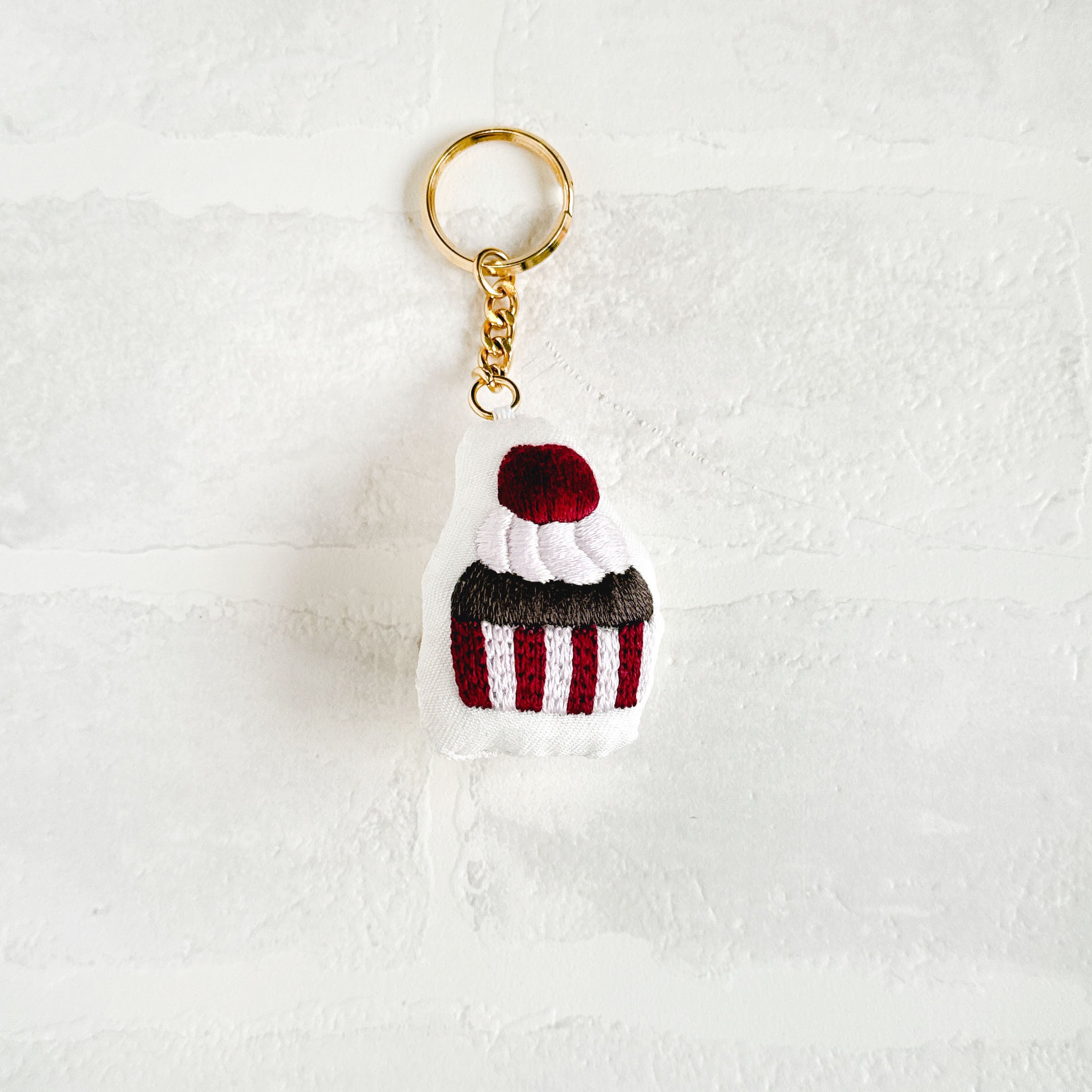 カップケーキ チャーム』刺繍キット | Net store アンナとラパン