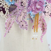 ベリーダンス オリエンタル 衣装 上下セット パープル系 トップス スカート チョーカー ラインストーン 花 紫 青 キラキラ スリット 豪華 装飾 華やか 鮮やか かわいい ステージ イベント ダンス衣装 フリンジ ピンク系 ブルー系 シルバー系