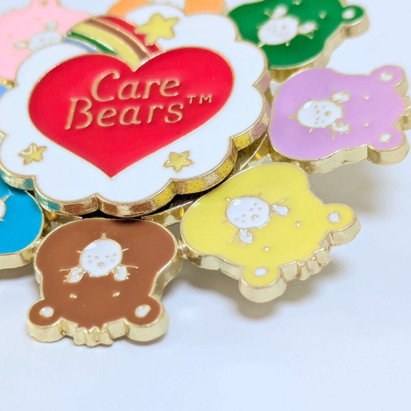 ♧送料無料！ ★PINS / ピンズ★【 Care Bears ( ケアベア )】くるくる回るSPECIAL BIGピンズ〚アメリカン雑貨 アメトイ〛
