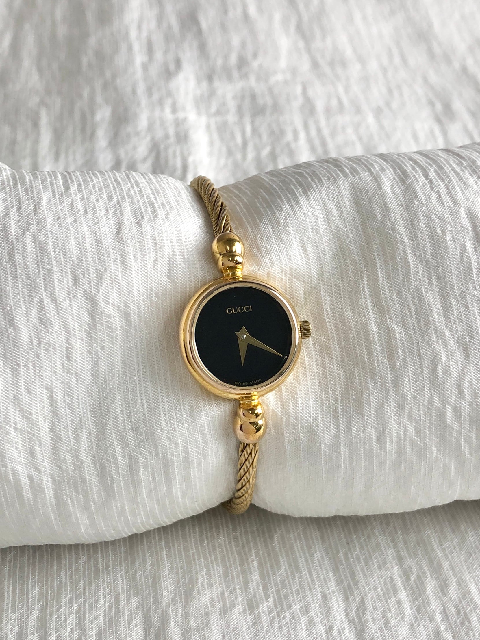 GUCCI グッチ 腕時計 ゴールド×ブラック シェル ステンレススチール バングル 2700.2.L クウォーツ vintage ヴィンテージ オールド bykvde